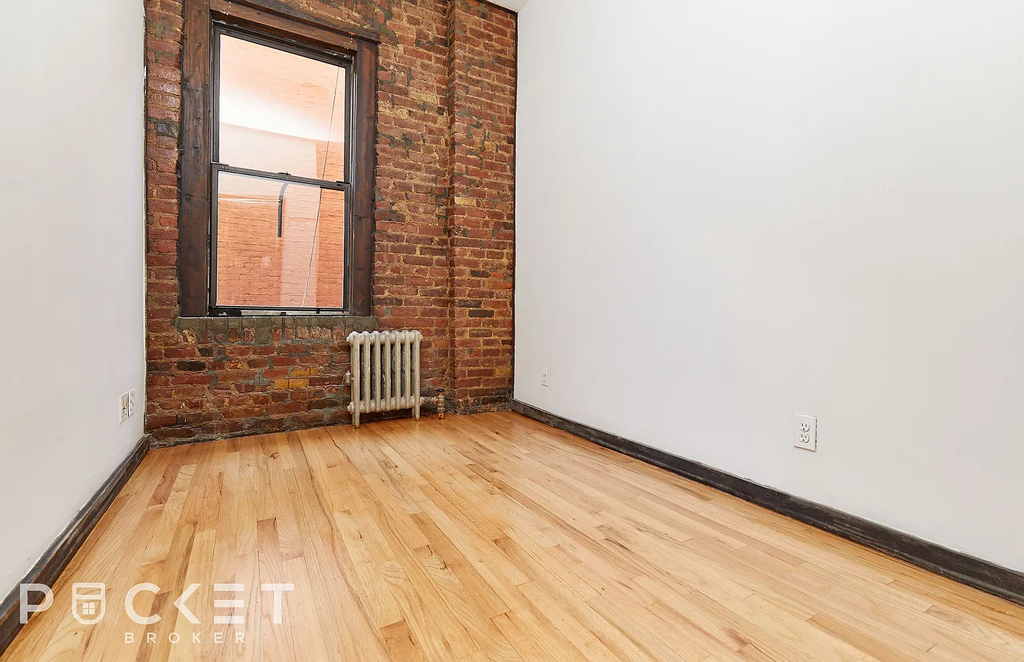 East 13th Street - Photo 5