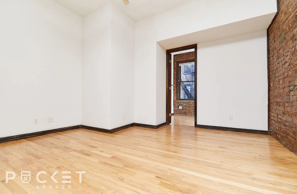 East 13th Street - Photo 8
