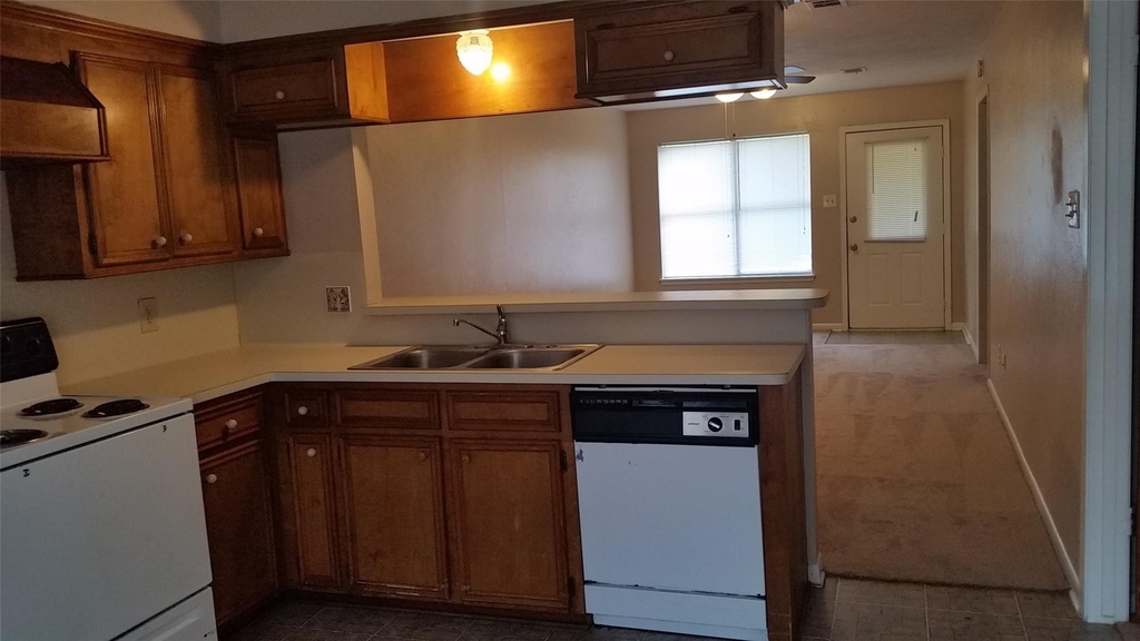 1715 Hazelwood Street - Photo 4