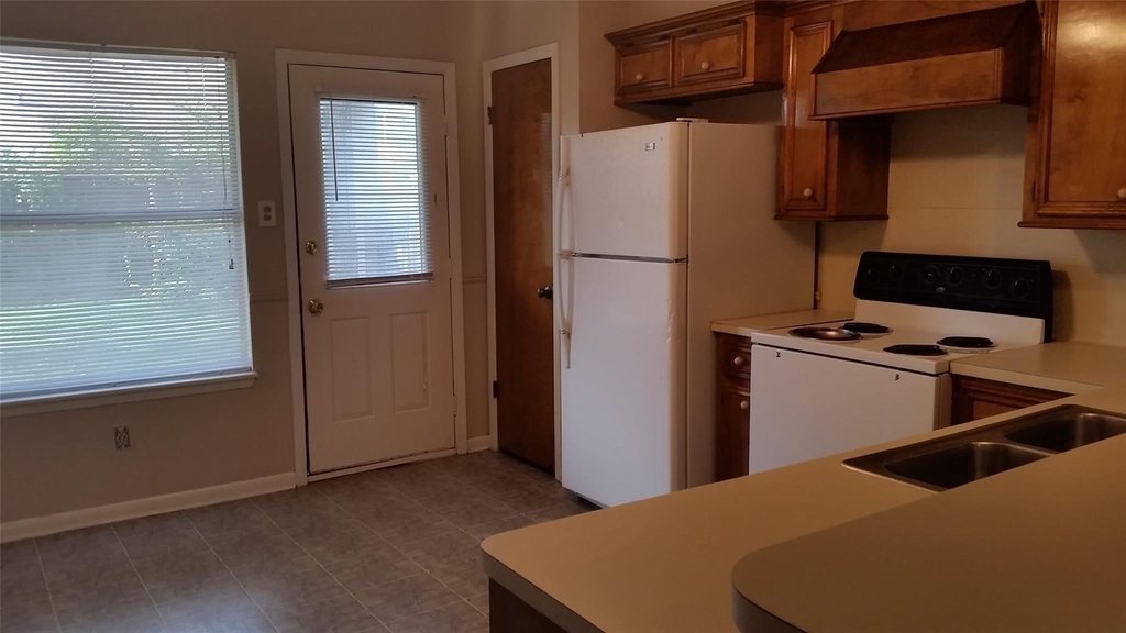 1715 Hazelwood Street - Photo 3