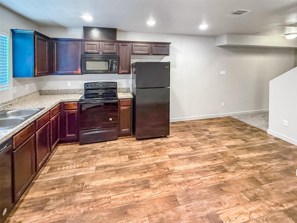 10535 Mills Road - Photo 9