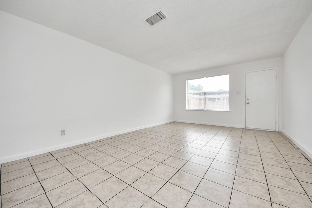 15534 Weldon Drive - Photo 4