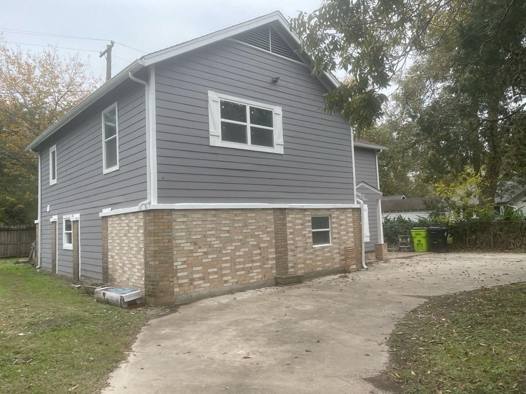 1311 Carlisle Street - Photo 2