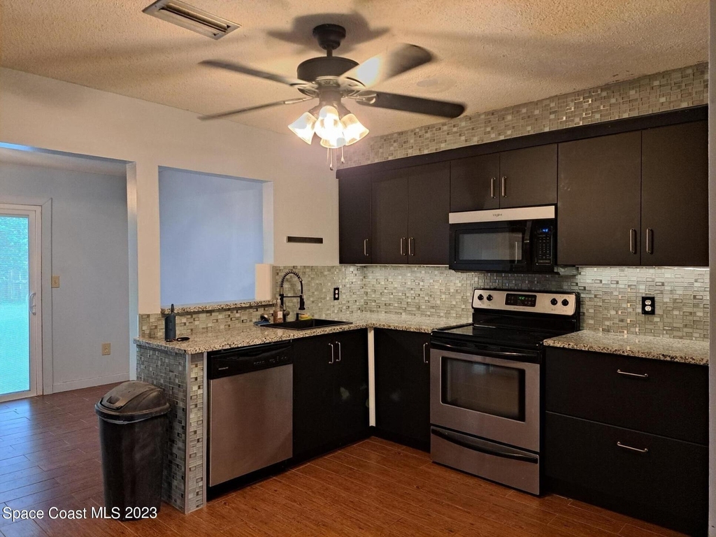 1311 Cindy Circle Ne - Photo 2