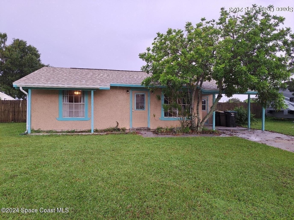 1311 Cindy Circle Ne - Photo 0