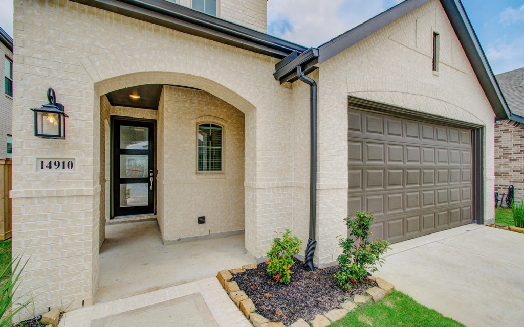 14910 Mossycup Spur Way - Photo 2