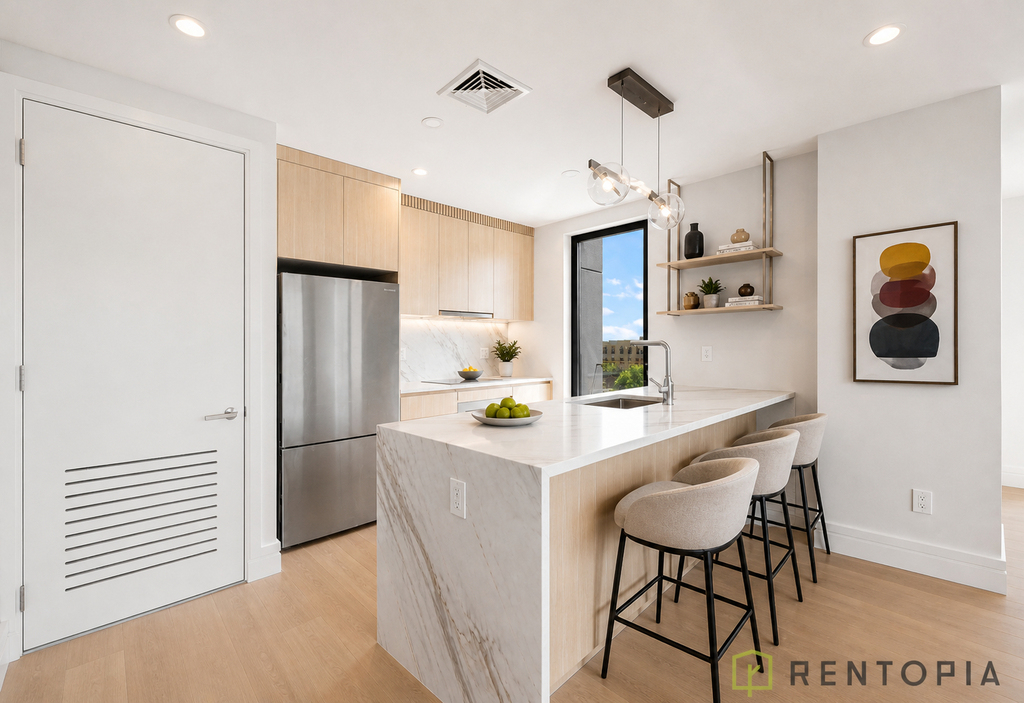 960 Franklin Avenue - Photo 3