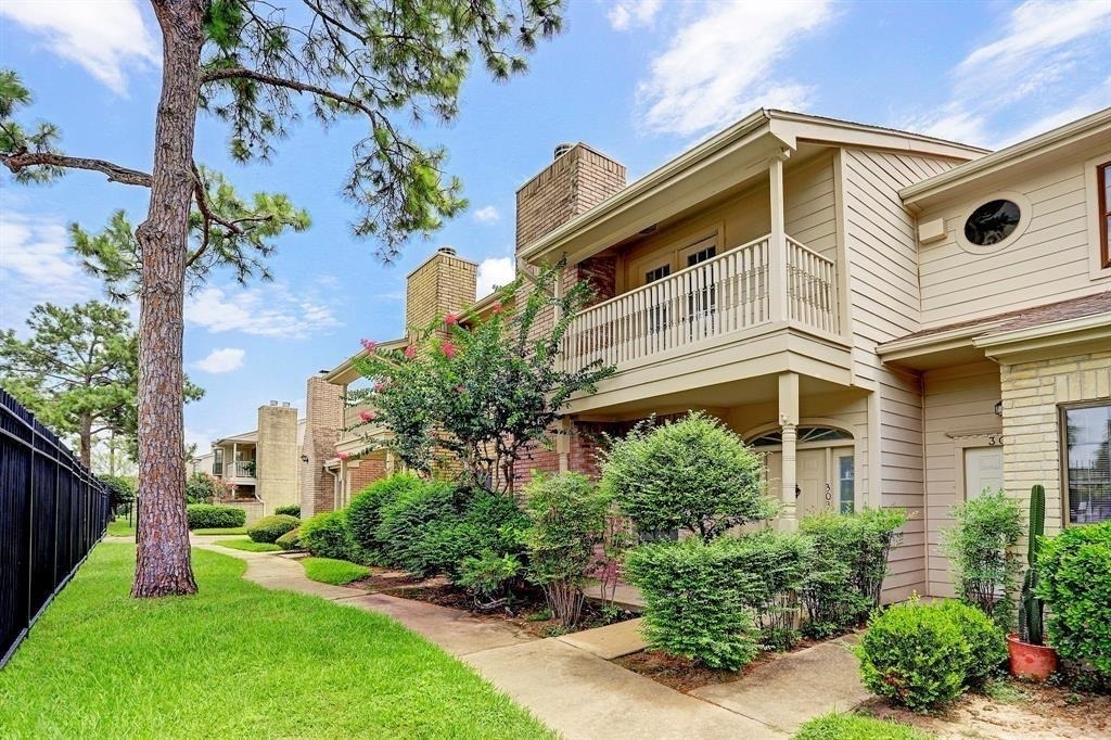 800 Country Place Drive - Photo 0