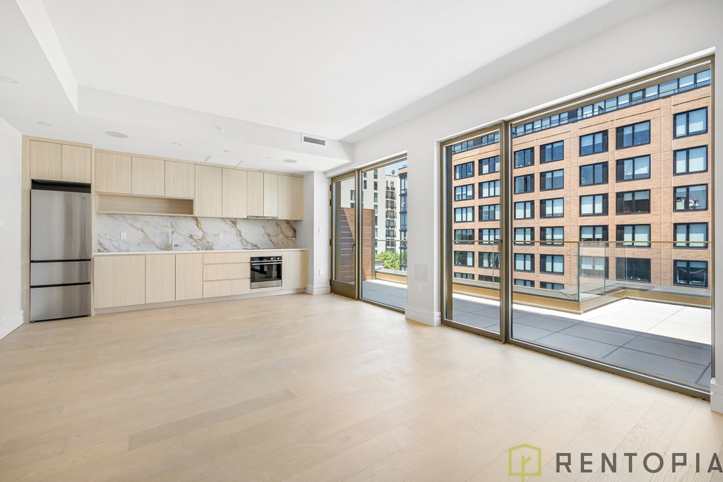 960 Franklin Avenue - Photo 2