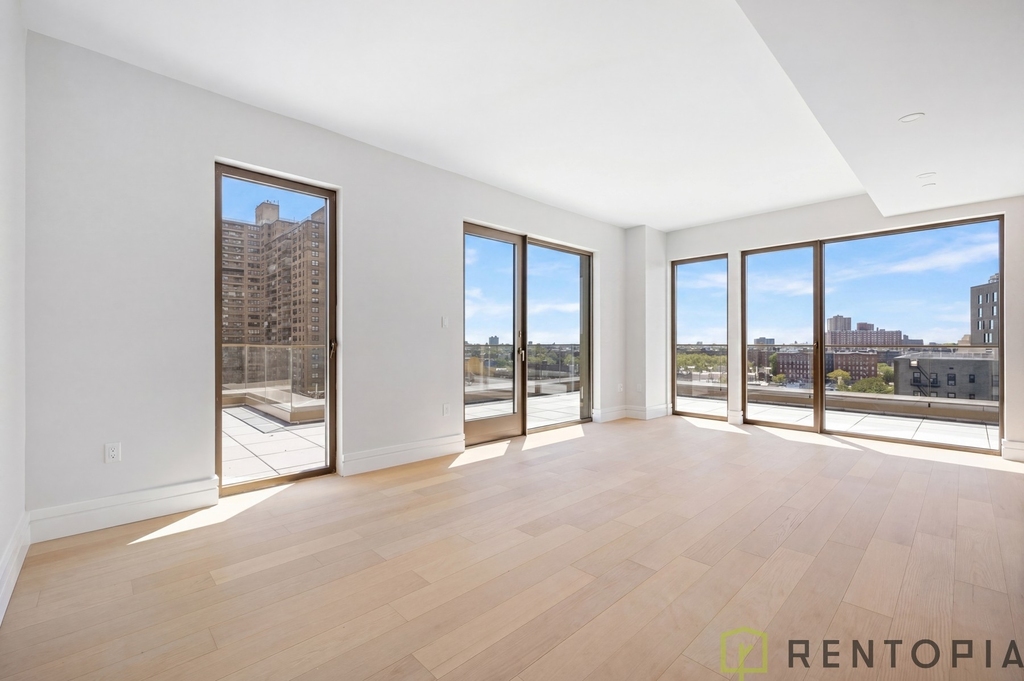 960 Franklin Avenue - Photo 3