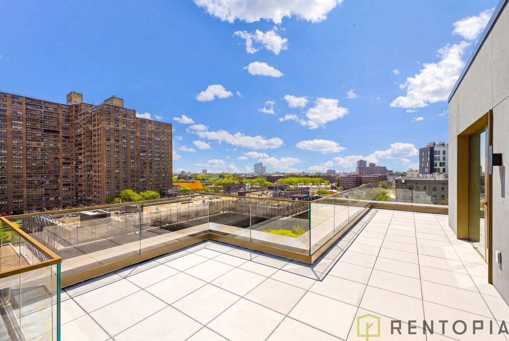 960 Franklin Avenue - Photo 1