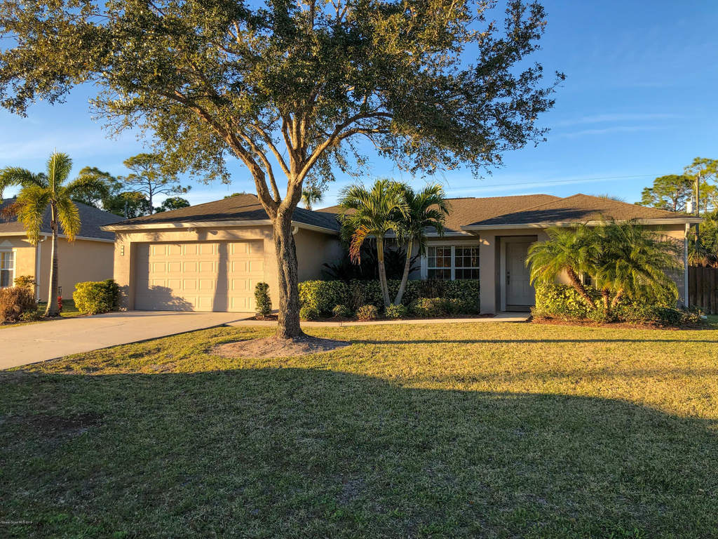 347 Americana Boulevard Ne - Photo 0
