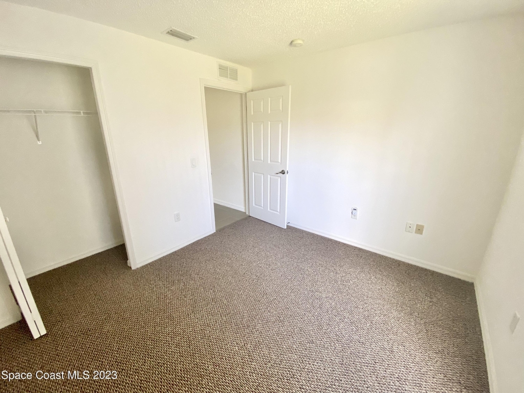 347 Americana Boulevard Ne - Photo 7