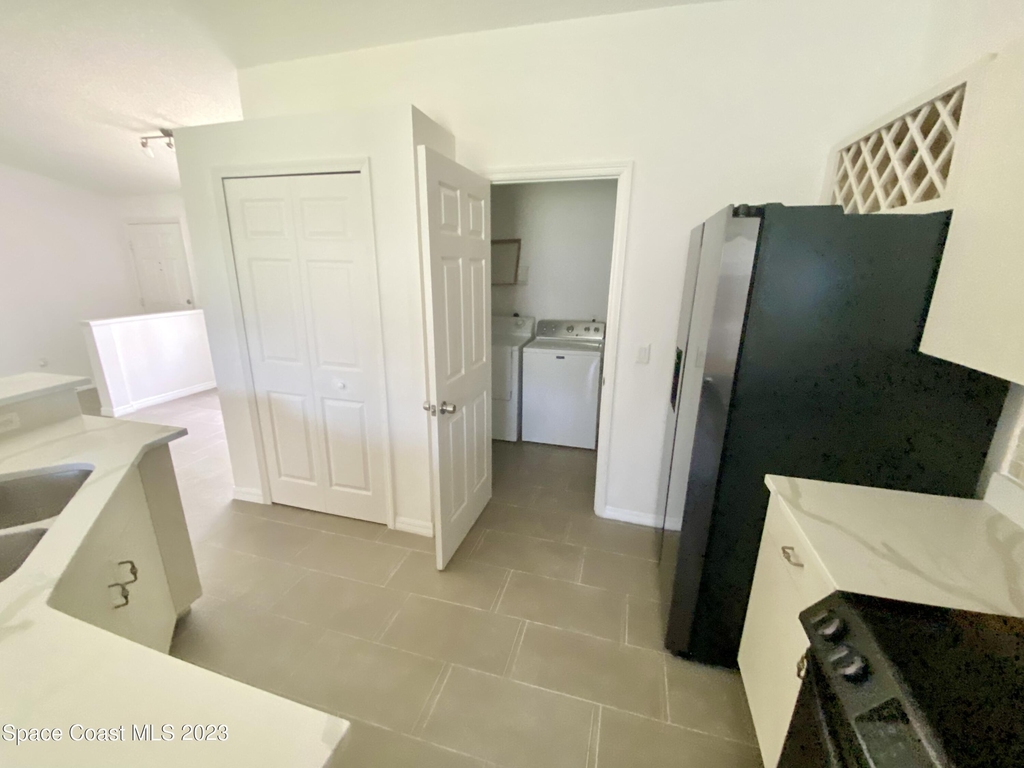 347 Americana Boulevard Ne - Photo 3