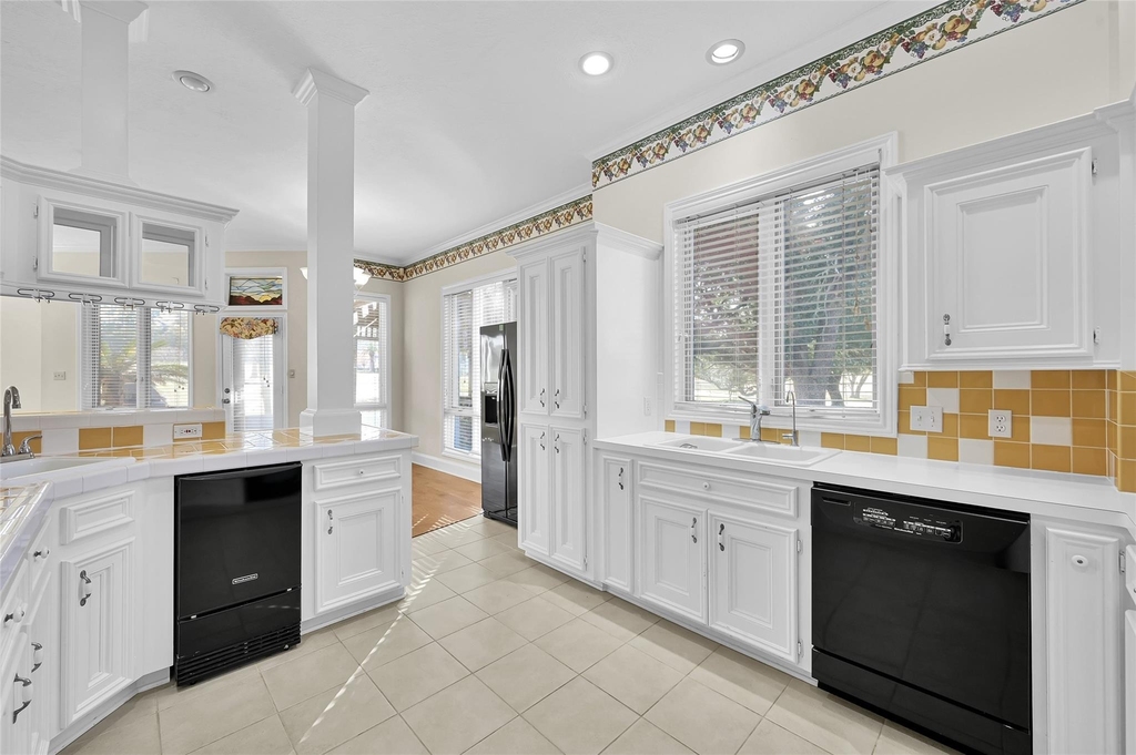 28 Waters Edge Street - Photo 3