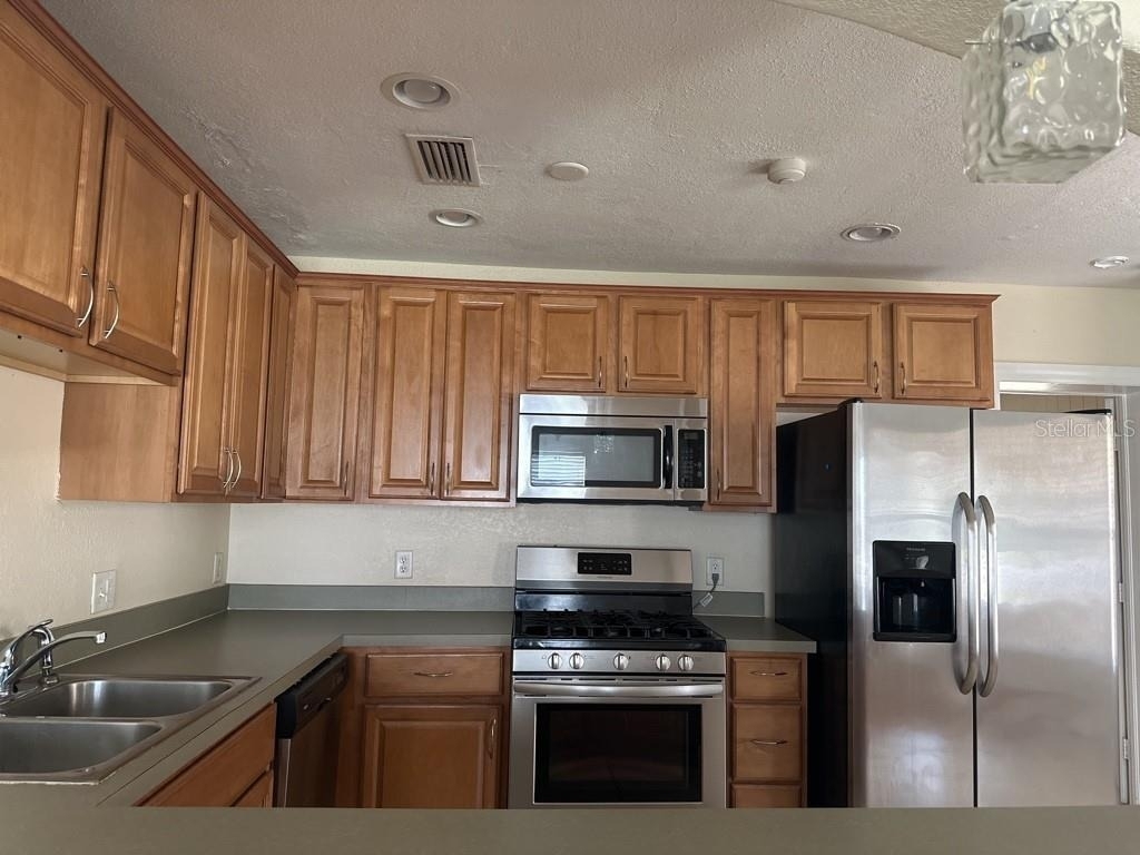 815 W Plymouth Street - Photo 7