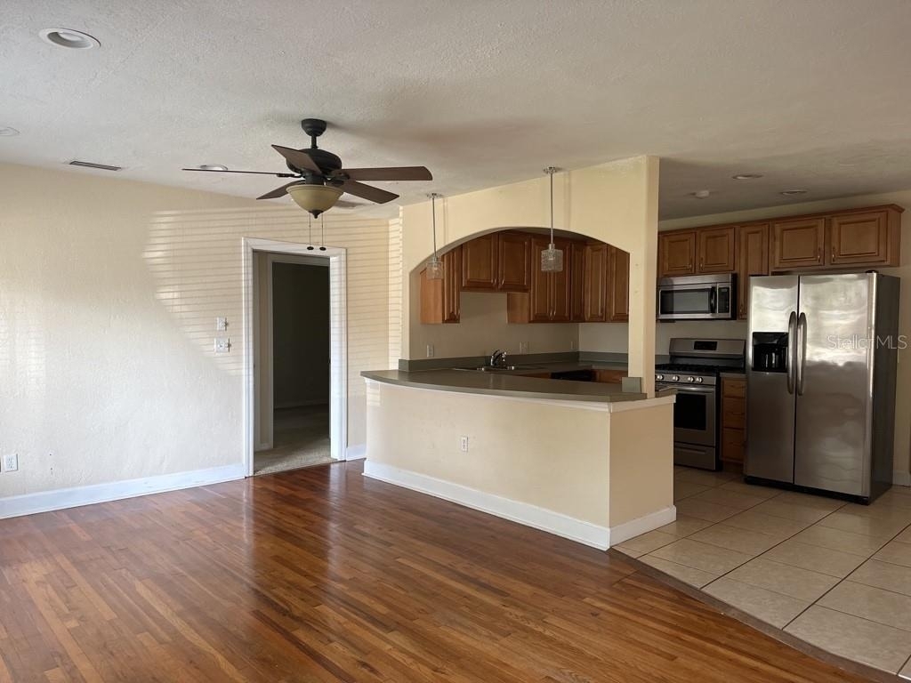 815 W Plymouth Street - Photo 3