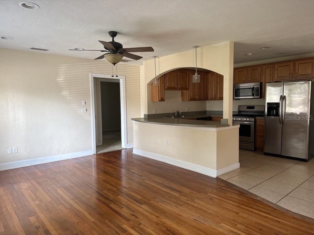 815 W Plymouth Street - Photo 2