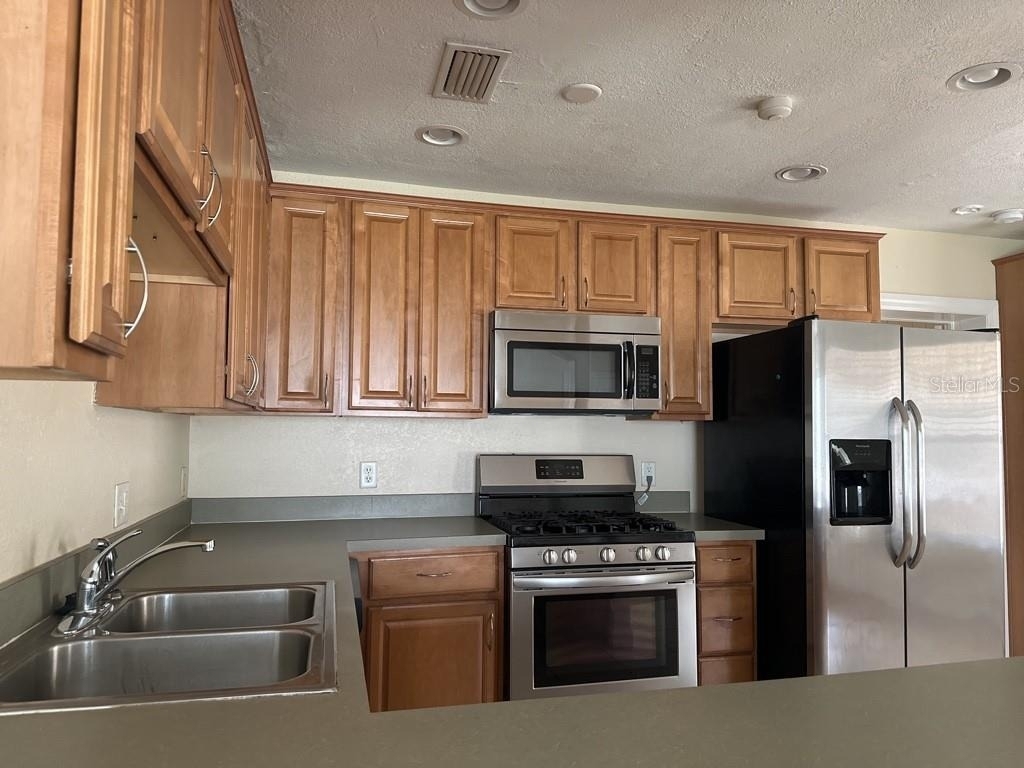 815 W Plymouth Street - Photo 11