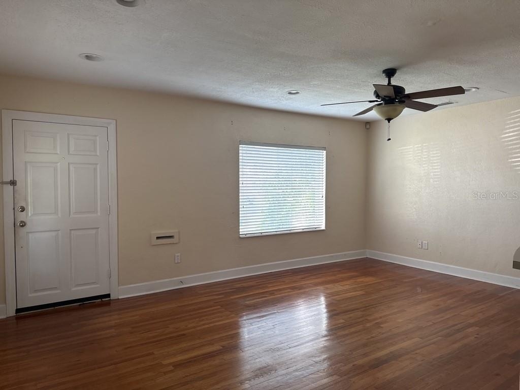815 W Plymouth Street - Photo 10