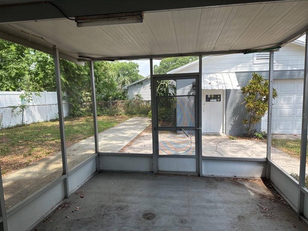 815 W Plymouth Street - Photo 18