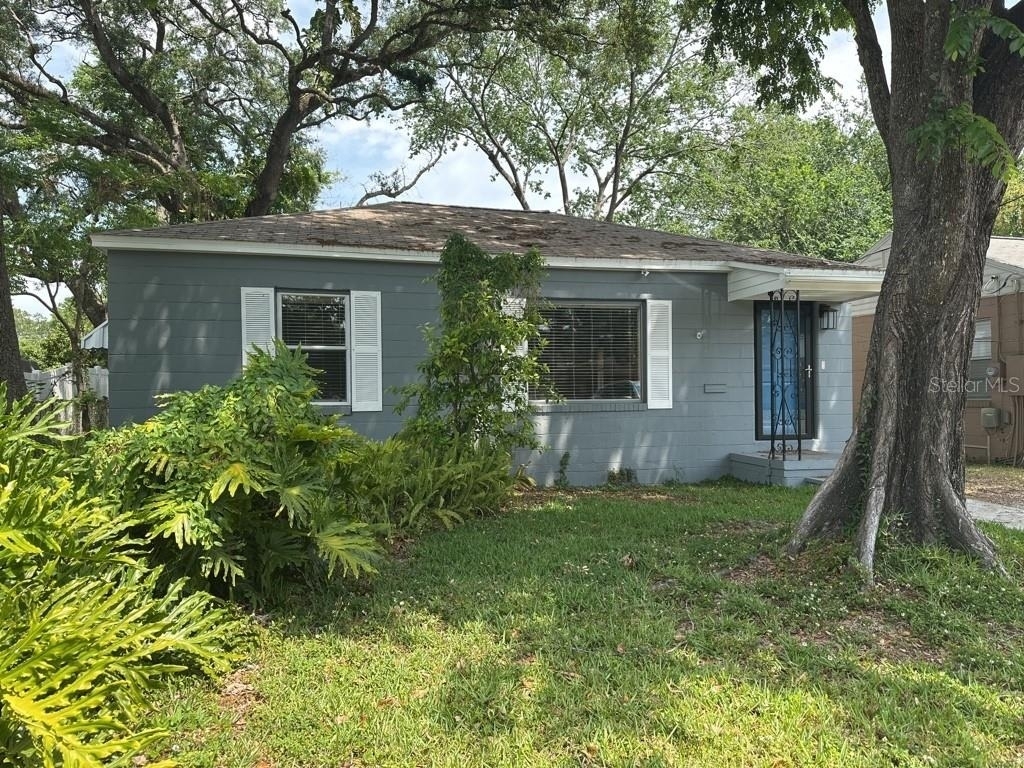 815 W Plymouth Street - Photo 0