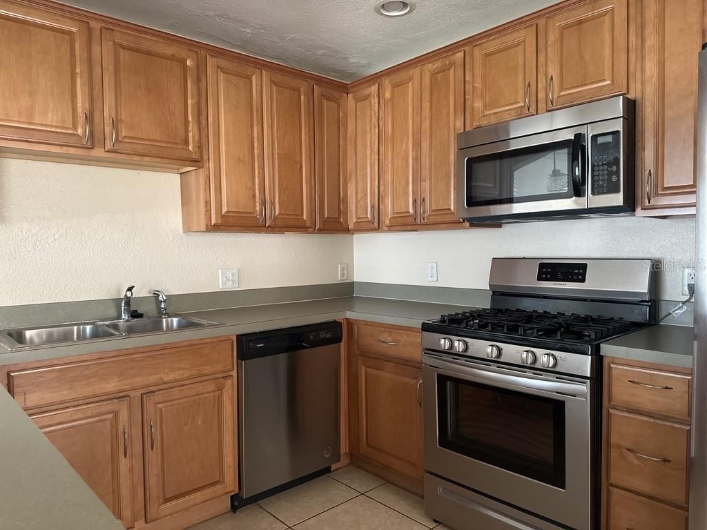 815 W Plymouth Street - Photo 8