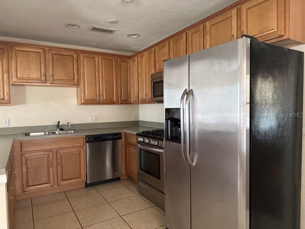 815 W Plymouth Street - Photo 6