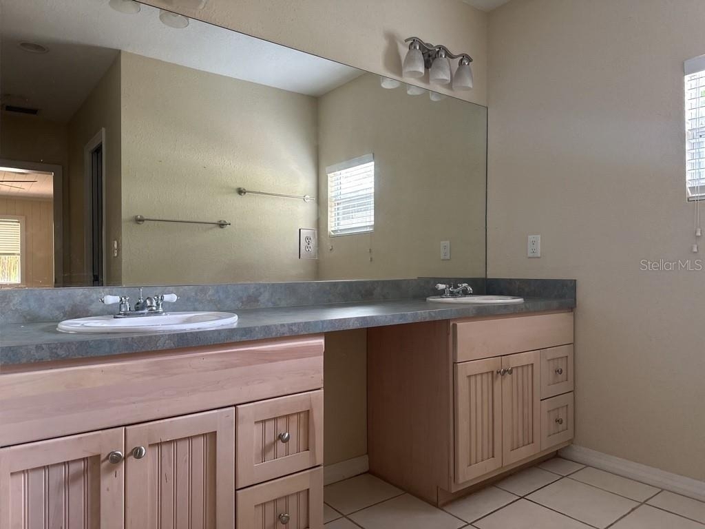 815 W Plymouth Street - Photo 17