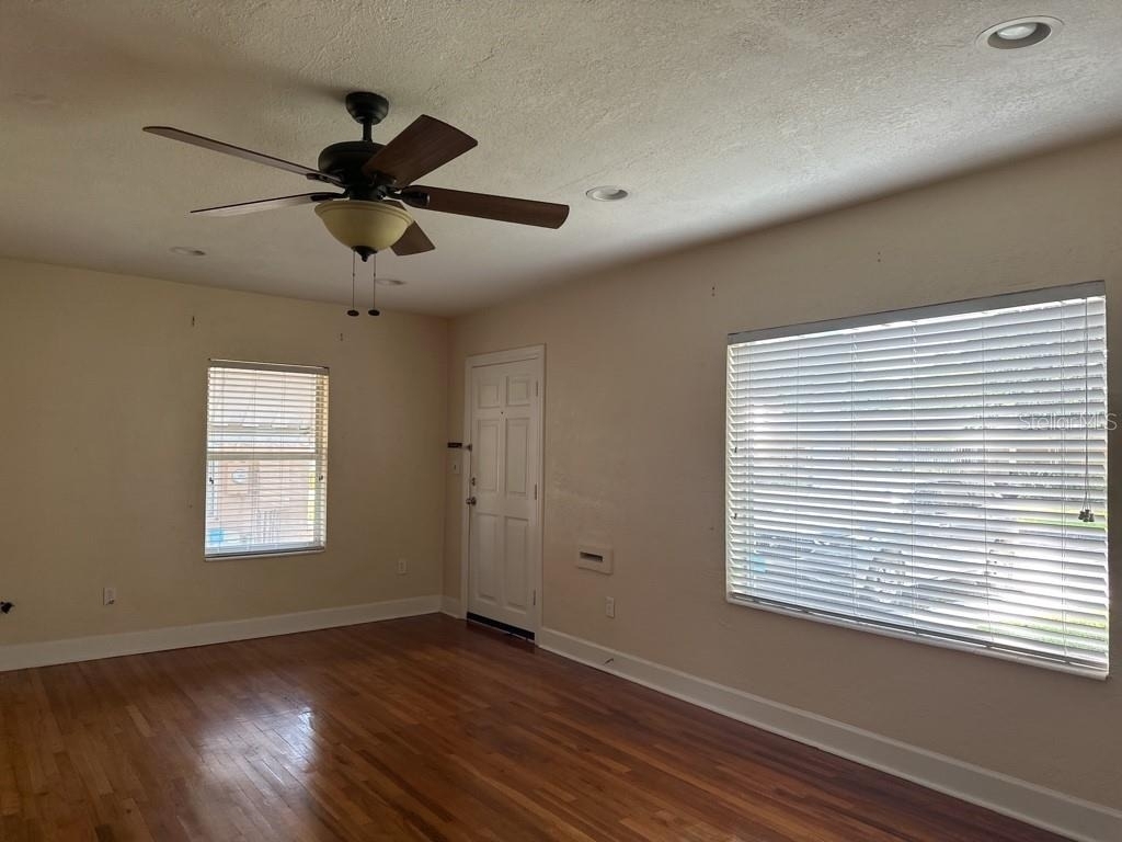 815 W Plymouth Street - Photo 4