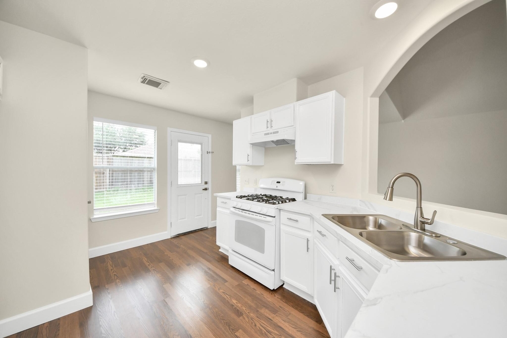 18910 Bonners Park Circle - Photo 11