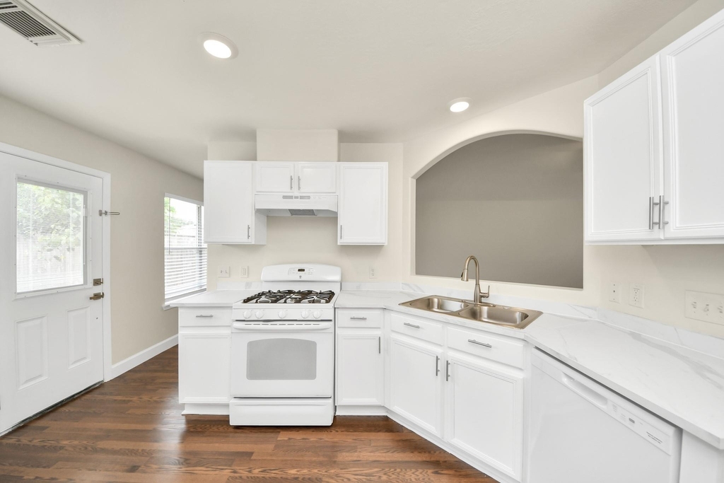 18910 Bonners Park Circle - Photo 8