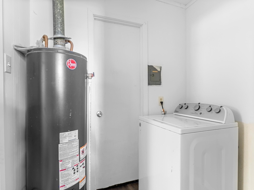 147 9th Street W - Photo 17