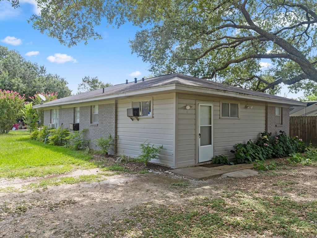 147 9th Street W - Photo 19