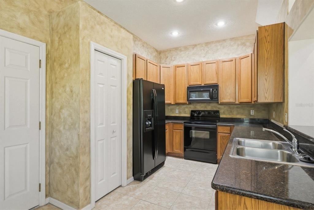 1405 Ridge Terrace - Photo 7