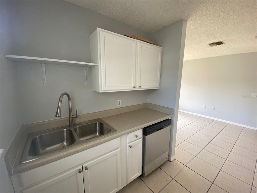 605 Hennessee Street - Photo 2