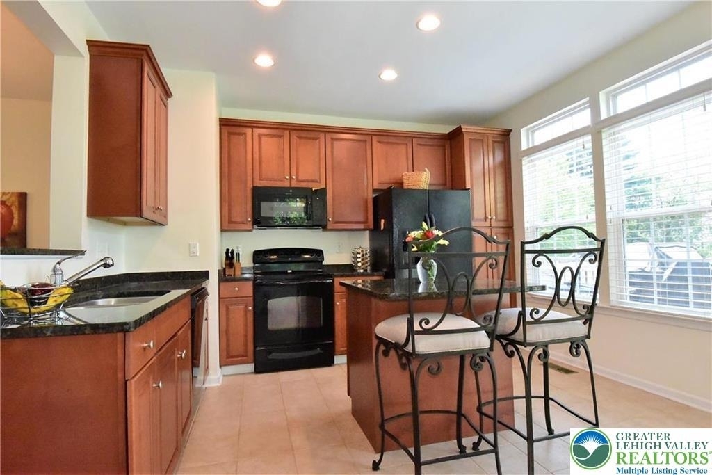 1600 Oakridge Lane - Photo 2