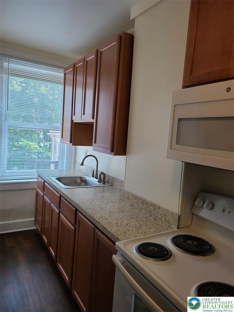 136 E Bushkill Street - Photo 6