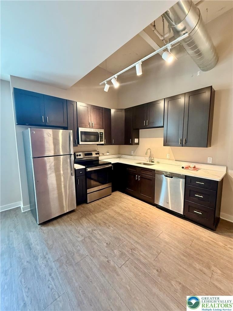 124 W Union Boulevard - Photo 1