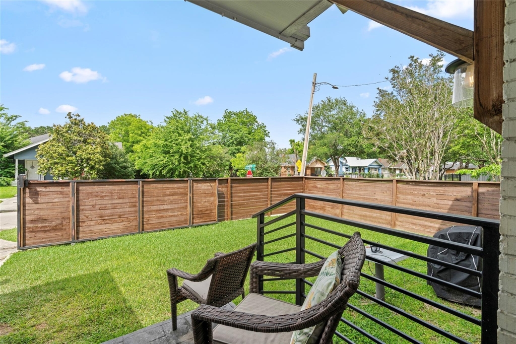 4630 Woodside Street - Photo 10