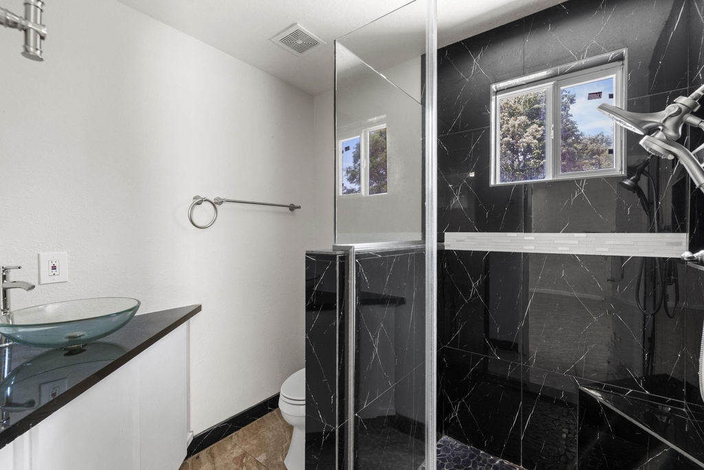 1903 Pinewoods Way - Photo 6