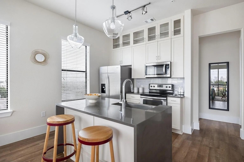 1508 Blodgett Street - Photo 2