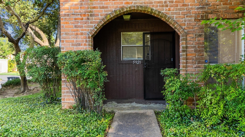 5921 Arncliffe Drive - Photo 20