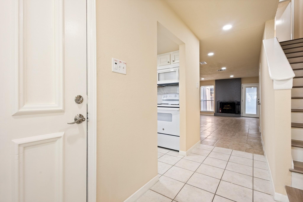 5921 Arncliffe Drive - Photo 5