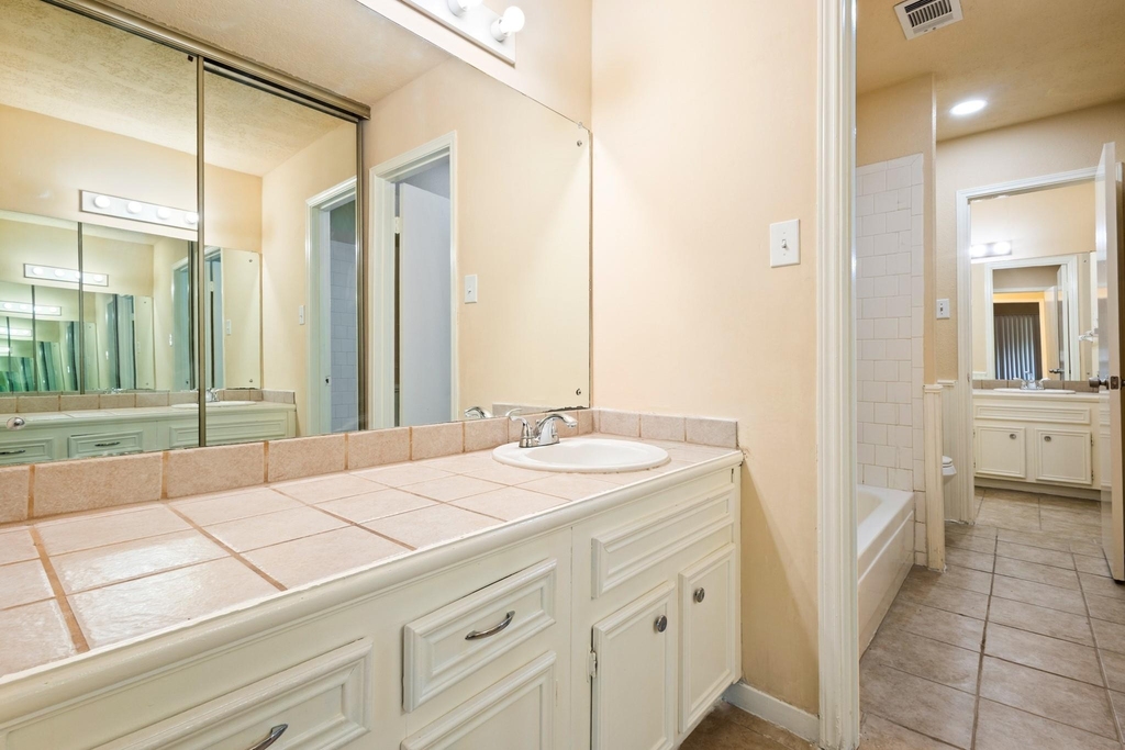 5921 Arncliffe Drive - Photo 13
