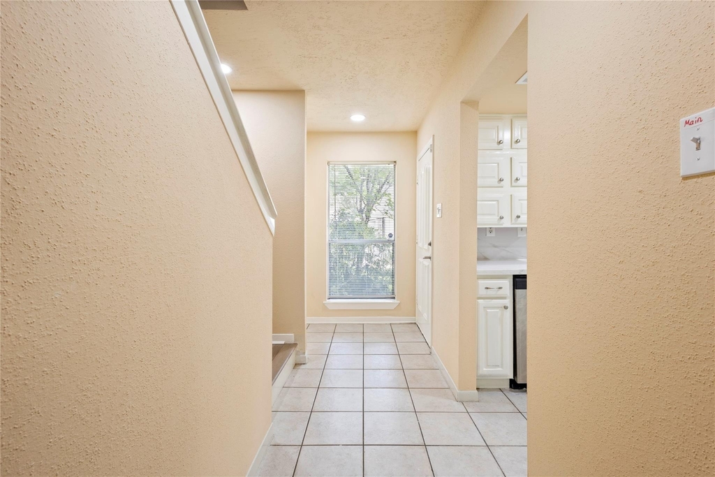 5921 Arncliffe Drive - Photo 4