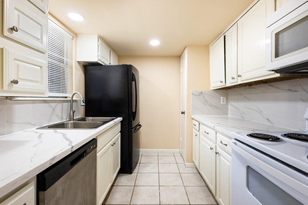 5921 Arncliffe Drive - Photo 0