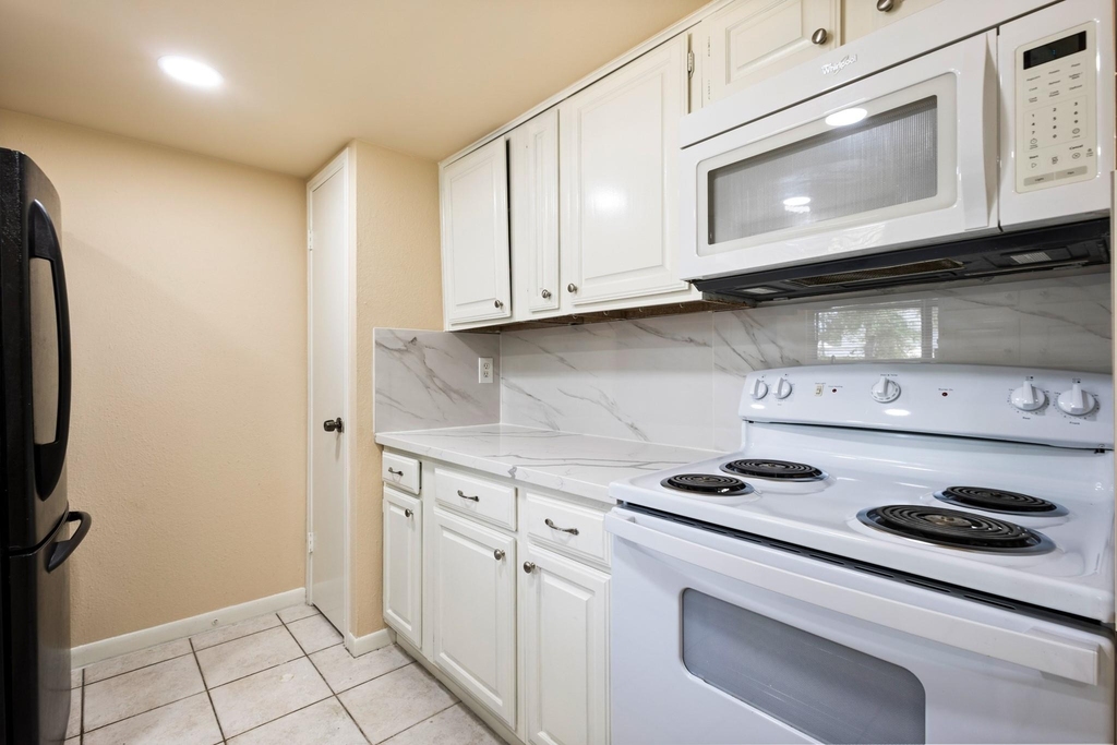 5921 Arncliffe Drive - Photo 1