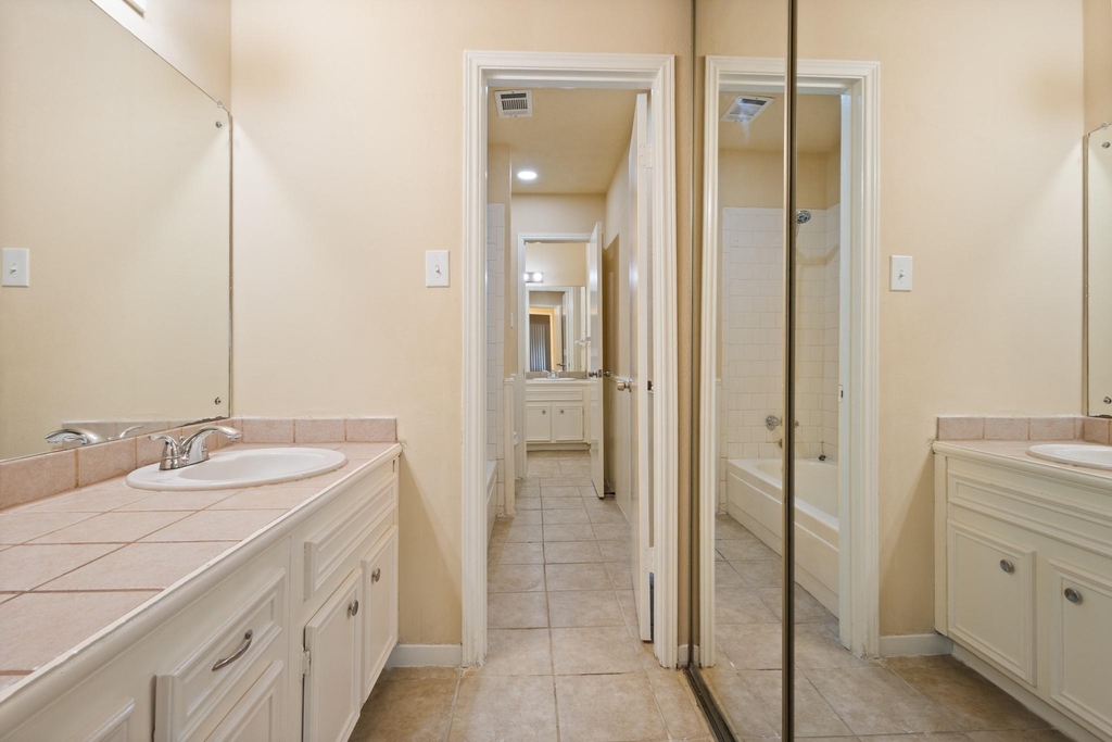 5921 Arncliffe Drive - Photo 12