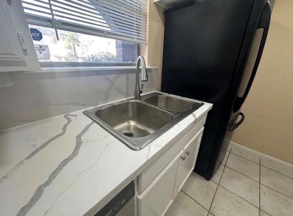 5921 Arncliffe Drive - Photo 1